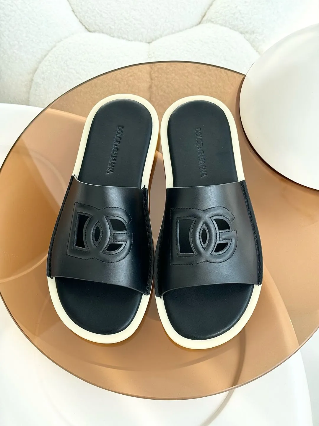 [DG*Dolce & Gabbana] P: 400💰 Size: 38-46 yards D&G/Dolce & Gabbana men’s DG hollow suede slippers FARFETCH original craftsmanship high-end quality